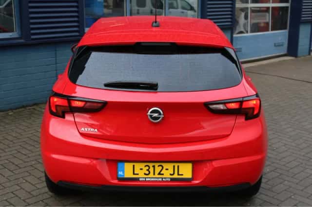 Opel Astra (2021) thumbnail 4