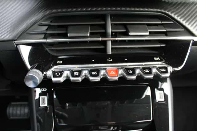 Peugeot 208 (2024) thumbnail 17