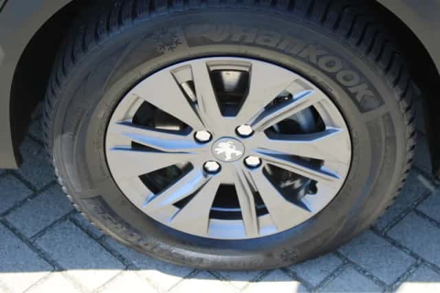 Peugeot 2008 (2023) thumbnail 13