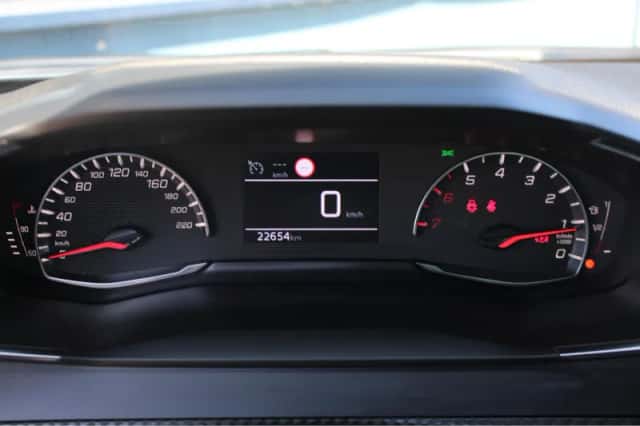 Peugeot 2008 (2023) thumbnail 19