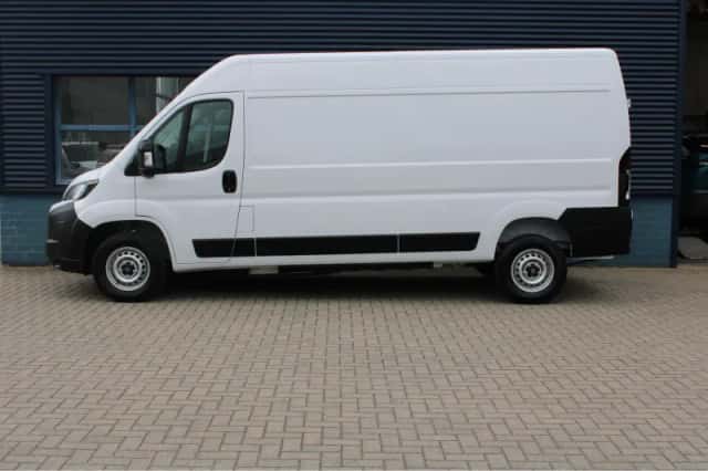 Opel Movano Electric (2025) thumbnail 2