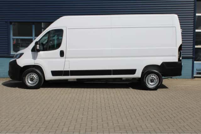 Opel Movano Electric (2025) thumbnail 2