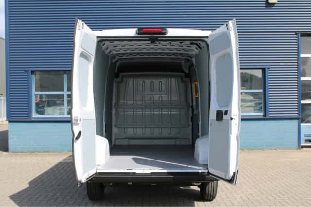 Opel Movano Electric (2025) thumbnail 4