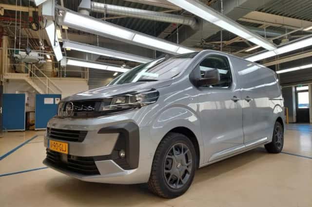 Opel Vivaro (2024) thumbnail 1