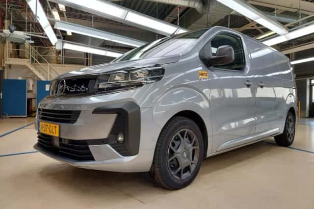 Opel Vivaro (2024) thumbnail 1