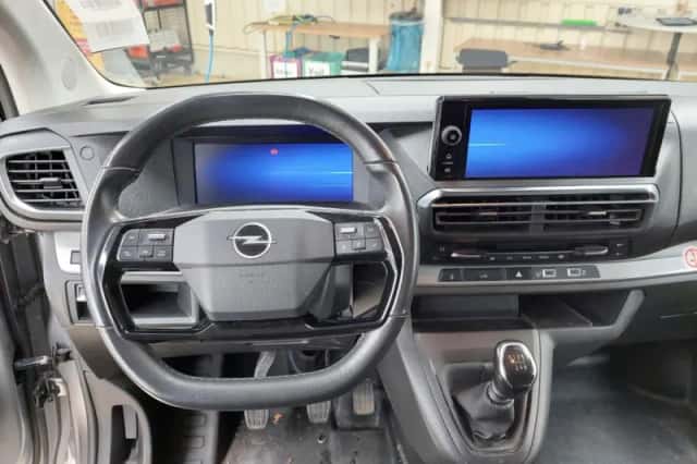 Opel Vivaro (2024) thumbnail 2