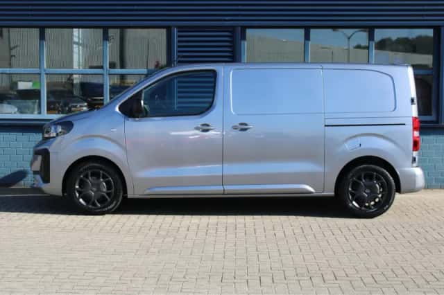 Opel Vivaro (2024) thumbnail 2