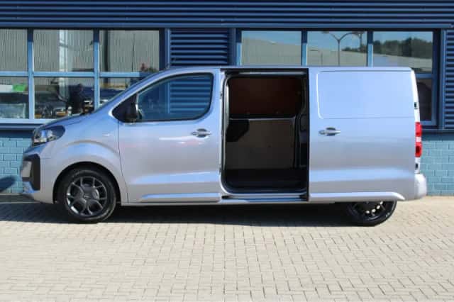 Opel Vivaro (2024) thumbnail 3