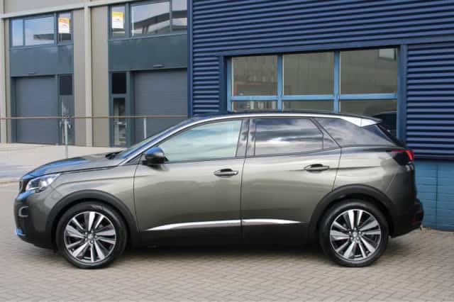 Peugeot 3008 (2018) thumbnail 2