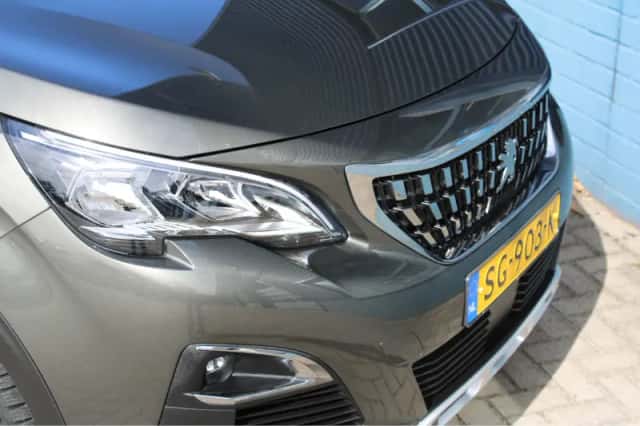 Peugeot 3008 (2018) thumbnail 11