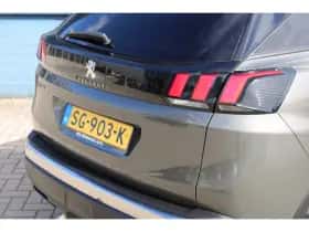 Peugeot 3008 (2018) thumbnail 14