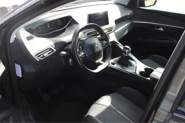 Peugeot 3008 (2018) thumbnail 16