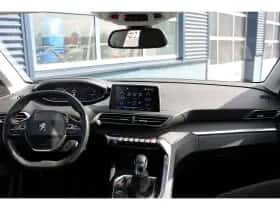 Peugeot 3008 (2018) thumbnail 18