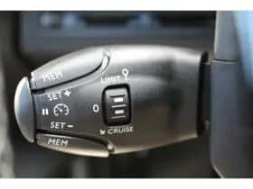 Peugeot 3008 (2018) thumbnail 24