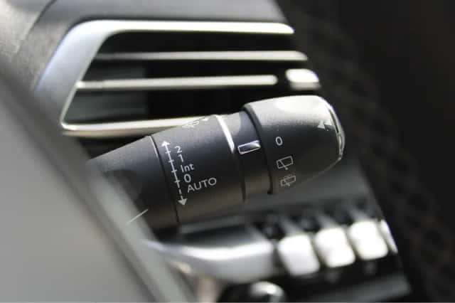 Peugeot 3008 (2018) thumbnail 25