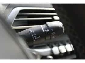 Peugeot 3008 (2018) thumbnail 25