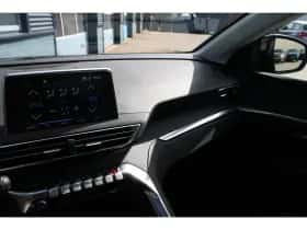 Peugeot 3008 (2018) thumbnail 26