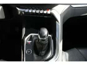 Peugeot 3008 (2018) thumbnail 27