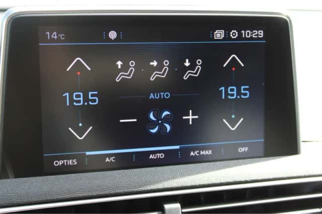 Peugeot 3008 (2018) thumbnail 28