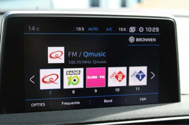 Peugeot 3008 (2018) thumbnail 30