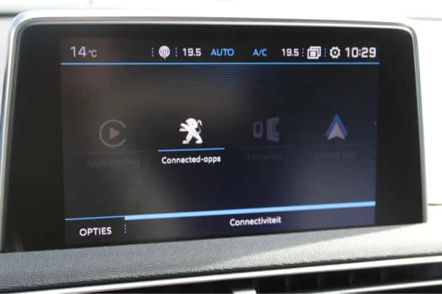 Peugeot 3008 (2018) thumbnail 32