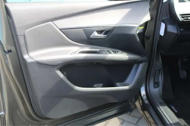 Peugeot 3008 (2018) thumbnail 35