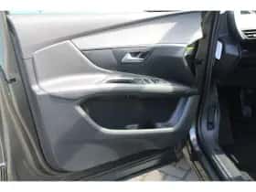Peugeot 3008 (2018) thumbnail 35
