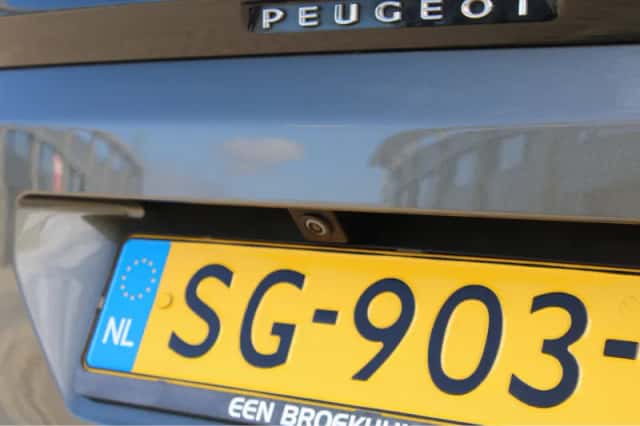Peugeot 3008 (2018) thumbnail 6