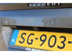 Peugeot 3008 (2018) thumbnail 6
