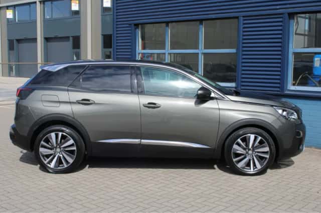 Peugeot 3008 (2018) thumbnail 8