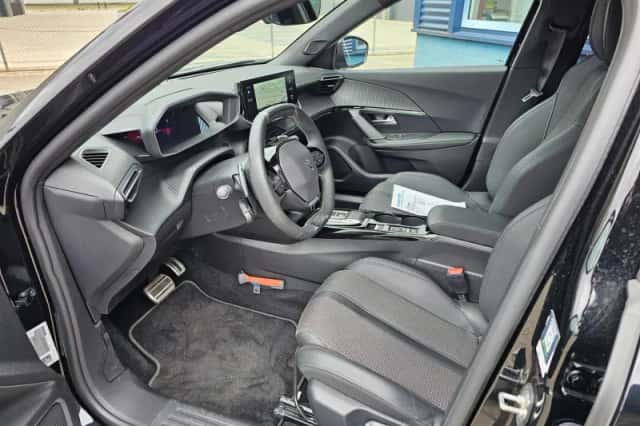 Peugeot 2008 (2023) thumbnail 4