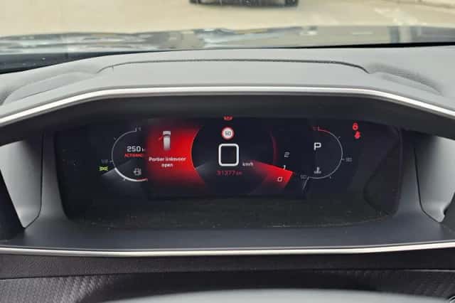 Peugeot 2008 (2023) thumbnail 6