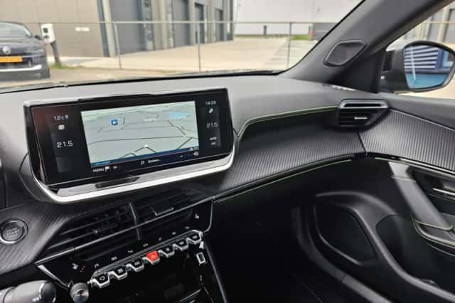 Peugeot 2008 (2023) thumbnail 8