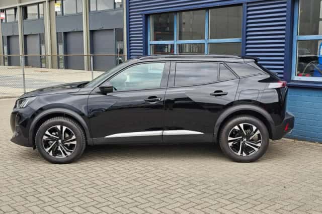 Peugeot 2008 (2023) thumbnail 2