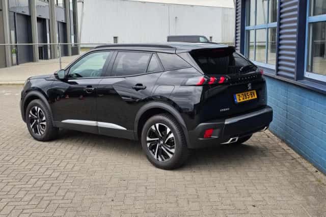 Peugeot 2008 (2023) thumbnail 3