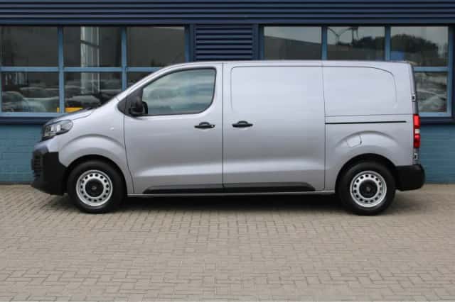 Opel Vivaro (2024) thumbnail 2