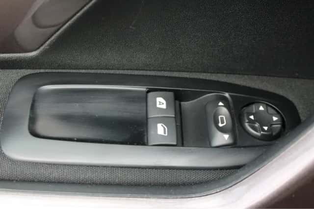 Peugeot 2008 (2014) thumbnail 31