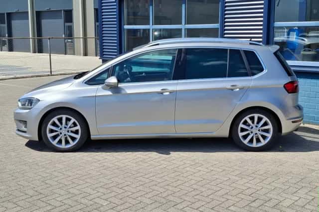 Volkswagen Golf (2016) thumbnail 2