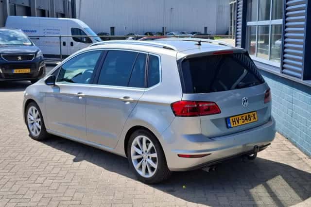 Volkswagen Golf (2016) thumbnail 3