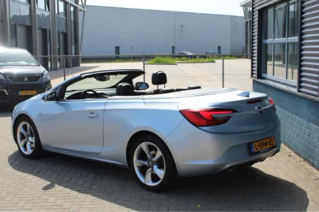 Opel Cascada (2016) thumbnail 3