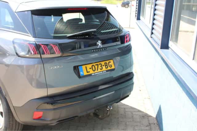 Peugeot 3008 (2021) thumbnail 3