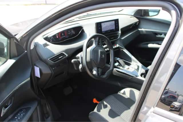 Peugeot 3008 (2021) thumbnail 4