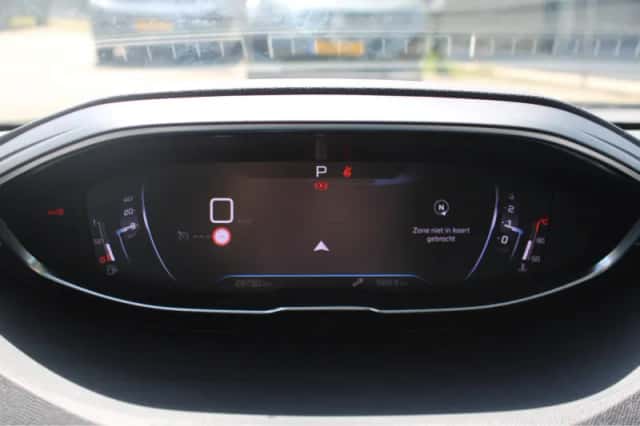 Peugeot 3008 (2021) thumbnail 8