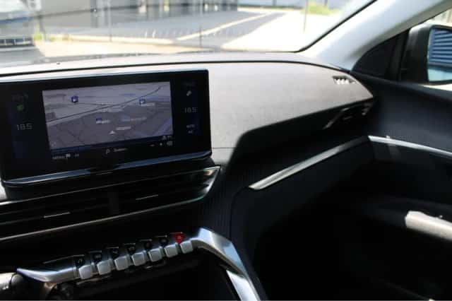 Peugeot 3008 (2021) thumbnail 9
