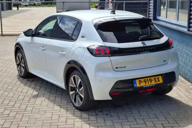Peugeot e-208 (2022) thumbnail 4