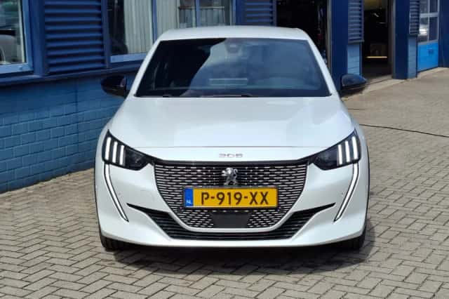 Peugeot e-208 (2022) thumbnail 5