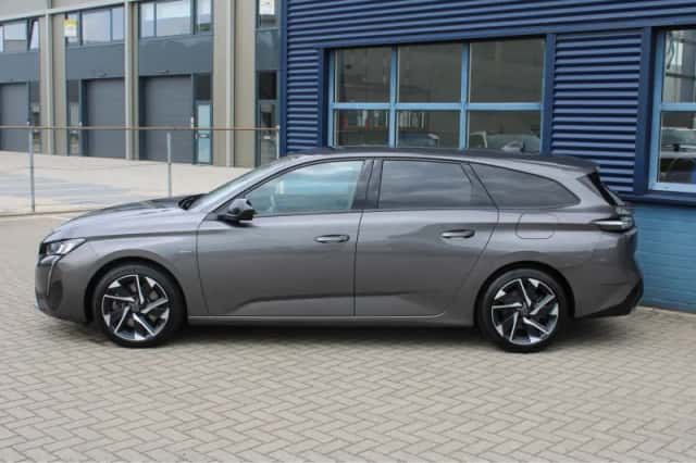 Peugeot 308 (2023) thumbnail 3