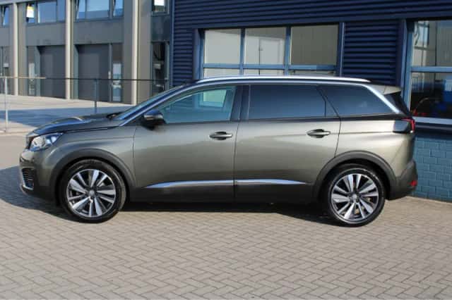 Peugeot 5008 (2020) thumbnail 2