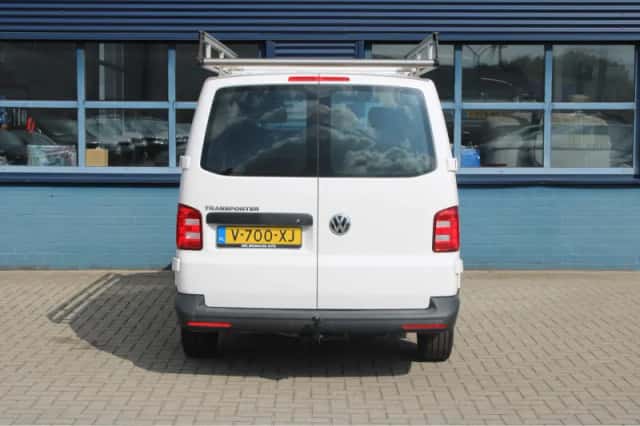 Volkswagen Transporter (2019) thumbnail 3