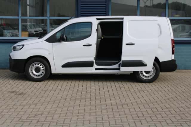 Toyota Proace (2024) thumbnail 3
